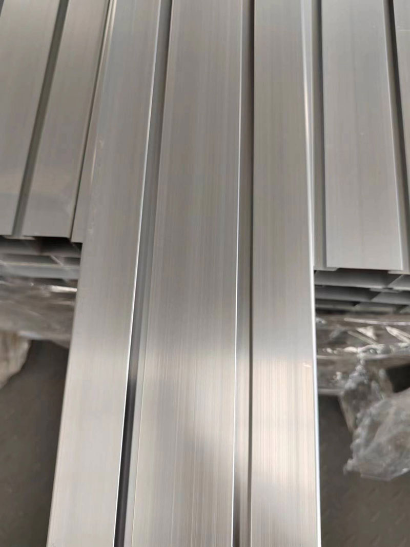 汽车铝合金双槽后保险杠